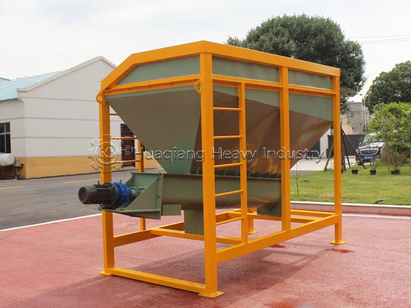 loader feeding hopper5